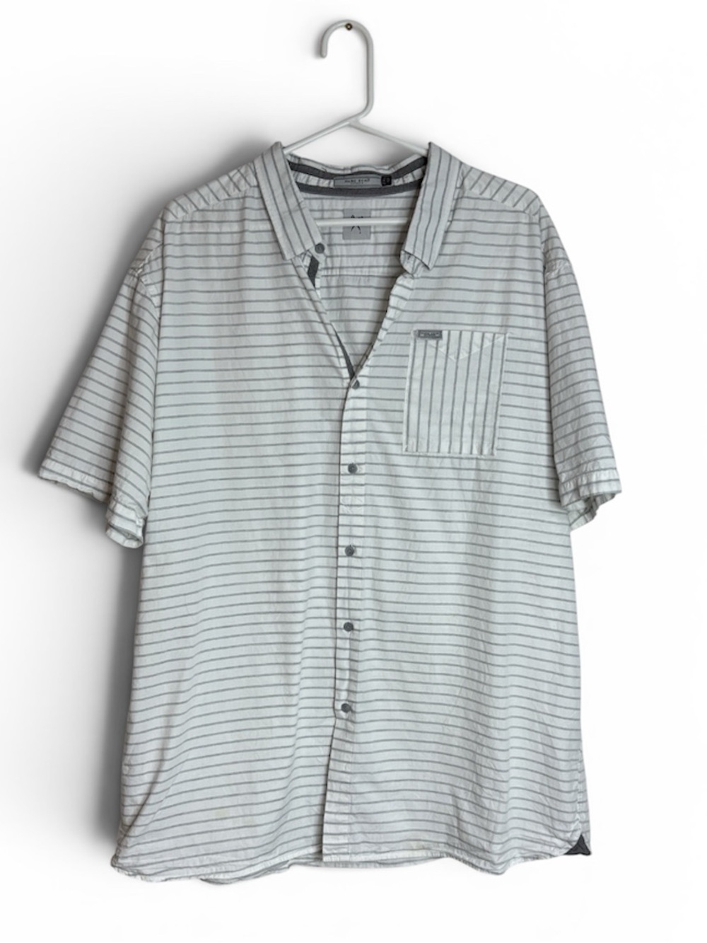 Marc Ecko 2XL Men's Short Sleeve Button-Up Shirt White Grey Stripes